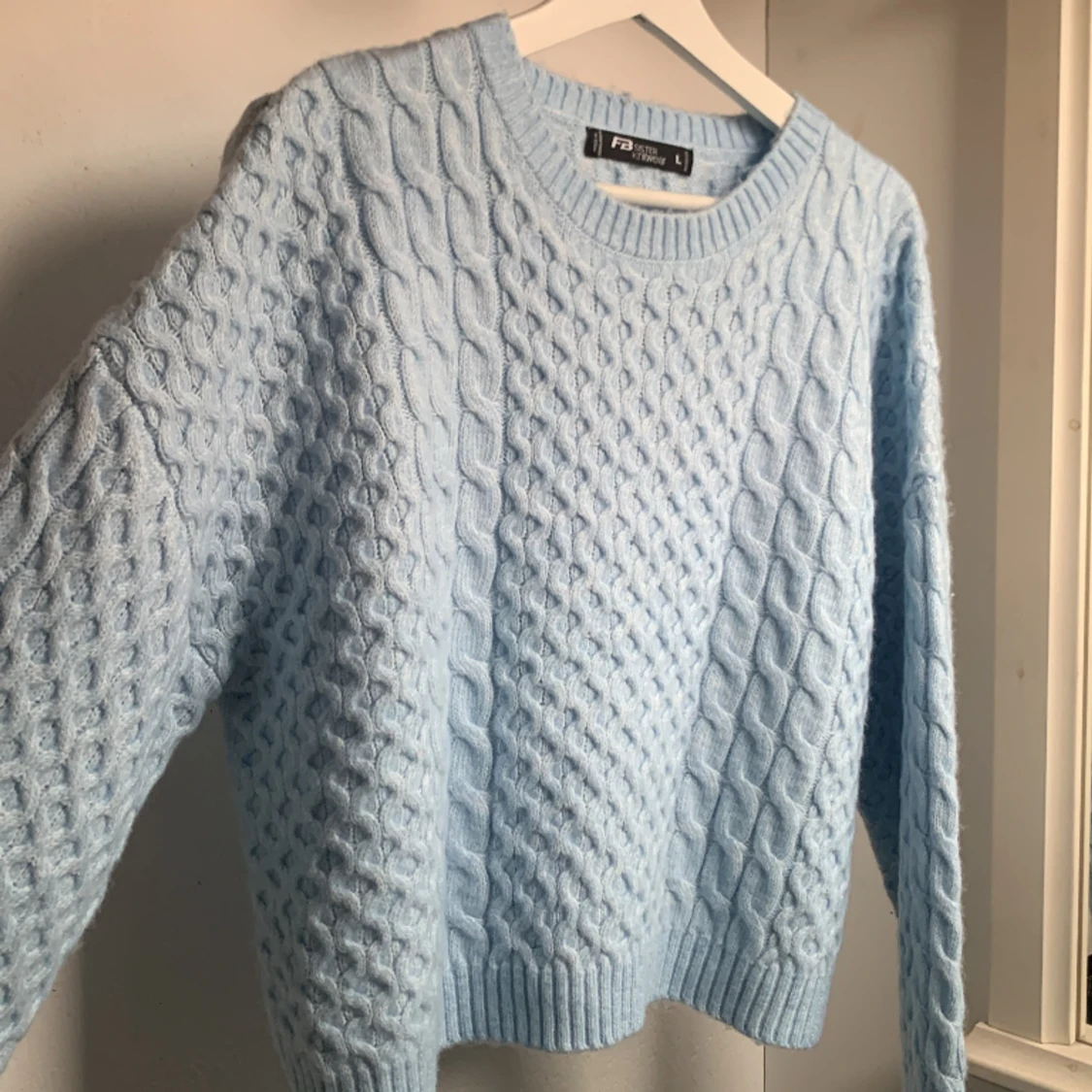 Blå stickad tröja - 90