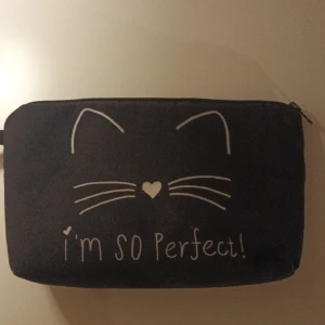 Nässesär - Gullig necessär! Inga defekter 