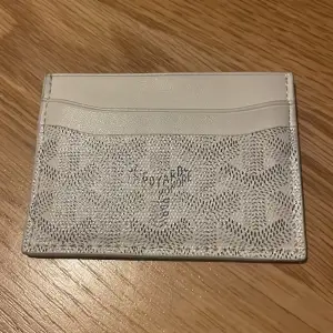 Säljer en fin plånbok från goyrad hör av dig vid frågor 