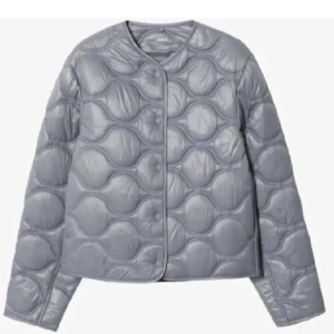 Grå jacka - Superfin grå jacka ifrån mango! Knappt använd☺️🌟