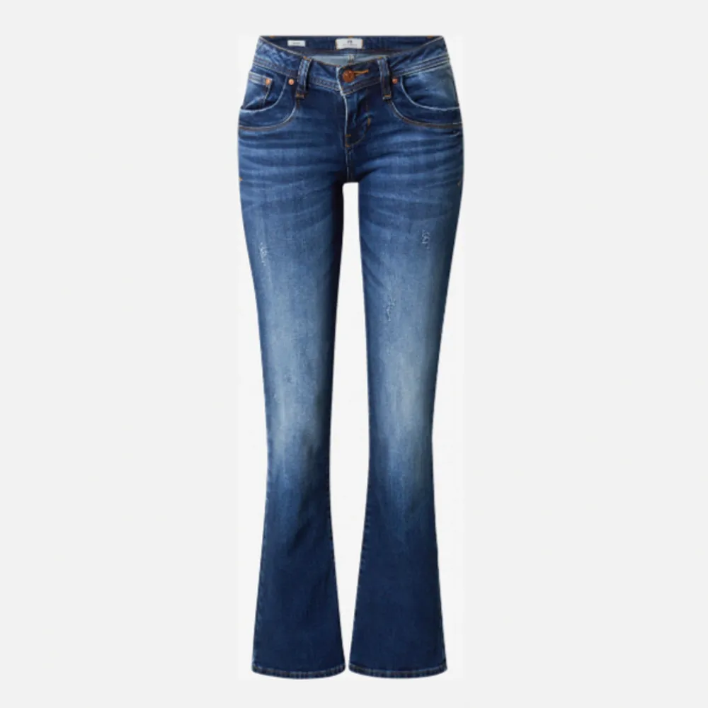 Säljer mina ltb valerie jeans. Pga att dom inte passar. Dom är använda kanske lite mer än 10 gånger och dom är i super bra skick🥰. Jeans & Byxor.
