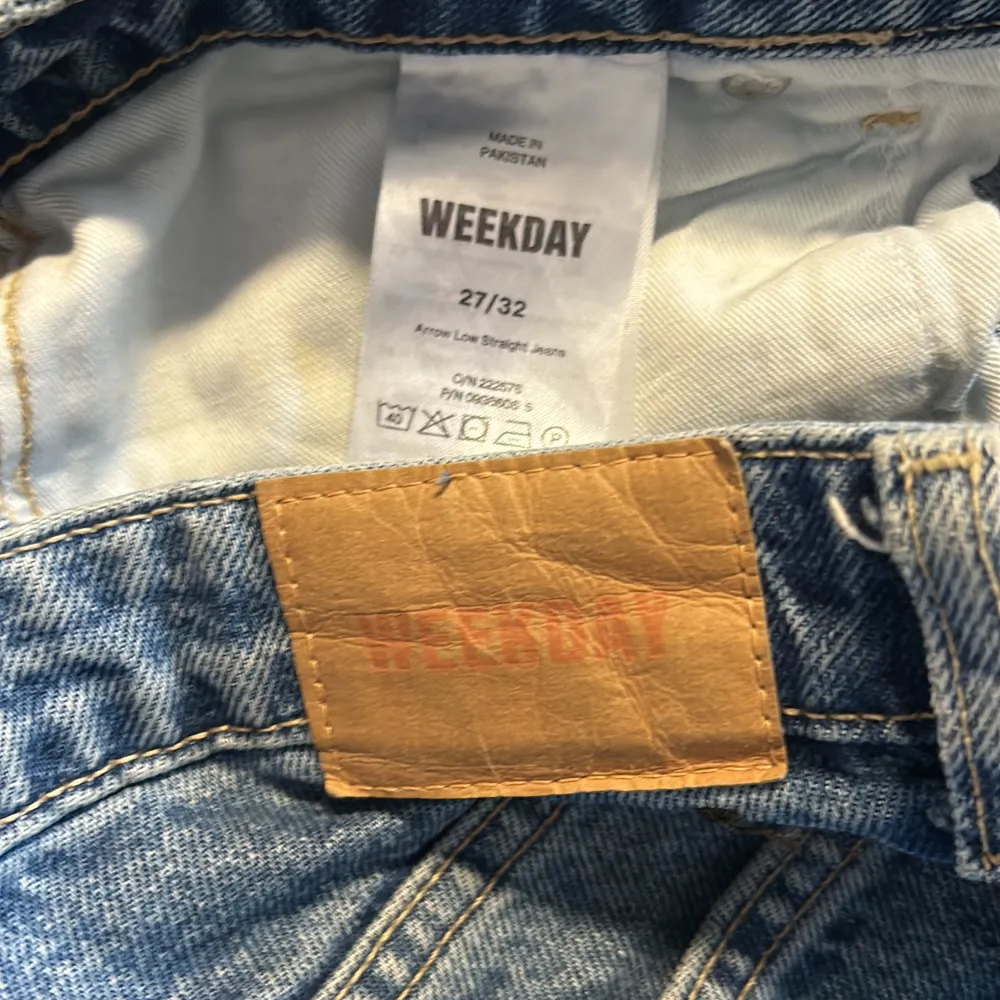 Säljer dessa weekday jeans pga. att de blivit för små. Bra skick. Köpta för 590kr men säljer för 300kr. Jeans & Byxor.