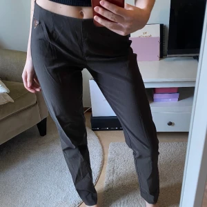 Vintage kostymbyxor  - Super coola vintage kostymbyxor🤩 Lite skrynkliga på bilden men är bara att stryka så ser dom så gott som nya ut🥰