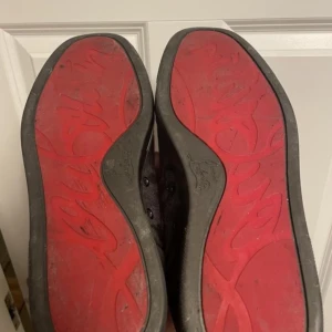 Christian Louboutin  - Säljer mina Christian Louboutin skor då jag inte använder dom längre. Stl 41 Och köpta och använda sen förra sommarn kan ge lite bättre pris vid snabb affär  