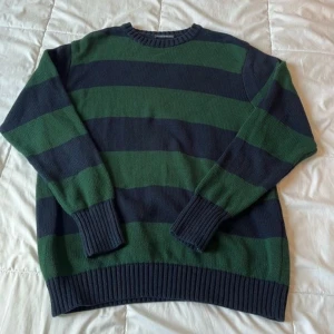 Brandy Melville tjocktröja - Viral brandy tjocktröja i bra skick, knappt använd och lätt att styla💖