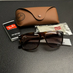 Rayband Boyfriend - Rayban Boyfriend i storlek 56, dem är nyligen köpta.