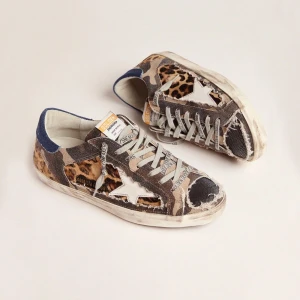 Golden goose sneakers  - Nypris runt 7000kr, men rätt använda därav priset. Skriv privat för egna bilder 