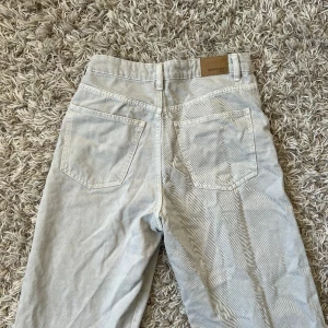 Jeans från Gina tricot  - Storlek 38 mid waist 