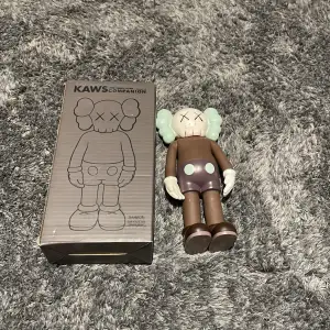 1:1kaws figur