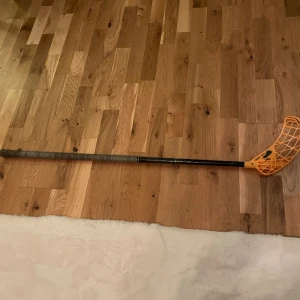 Oxdog ultralight - Säljer min innebandy klubba i fint skick, det som kan behövas är ett nytt blad