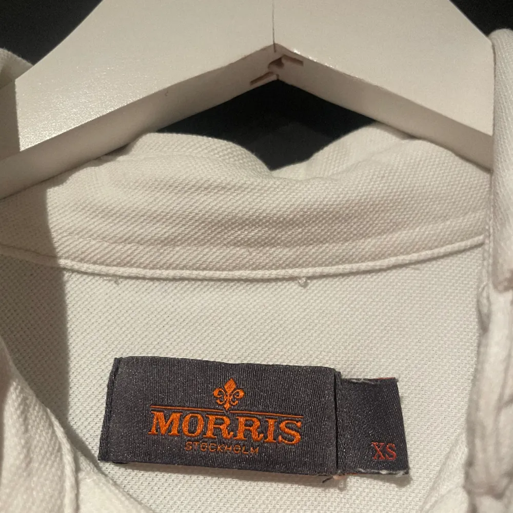 Sjukt snygg Morris skjorta i fantastiskt skick, endast använd ett fåtal gånger. Säljer endast pga att den inte längre passar. Inga defekter. . Skjortor.