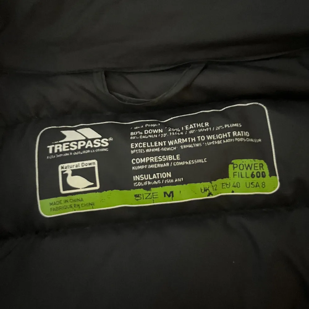 Fin svart jacka från Trespass i storlek M 💕 Säljer eftersom jag har en nästan likadan så denna kommer inte till användning. Köparen står för frakten. Tryck köp nu. Skriv vid frågor 💕. Jackor.