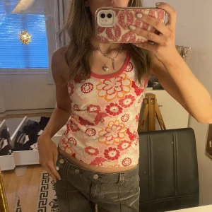 Gulligt sommar linne - Säljer min mammas gamla söta linne i stl xs/s från hm. Det är i fint skick. Köparen står för frakten🩷