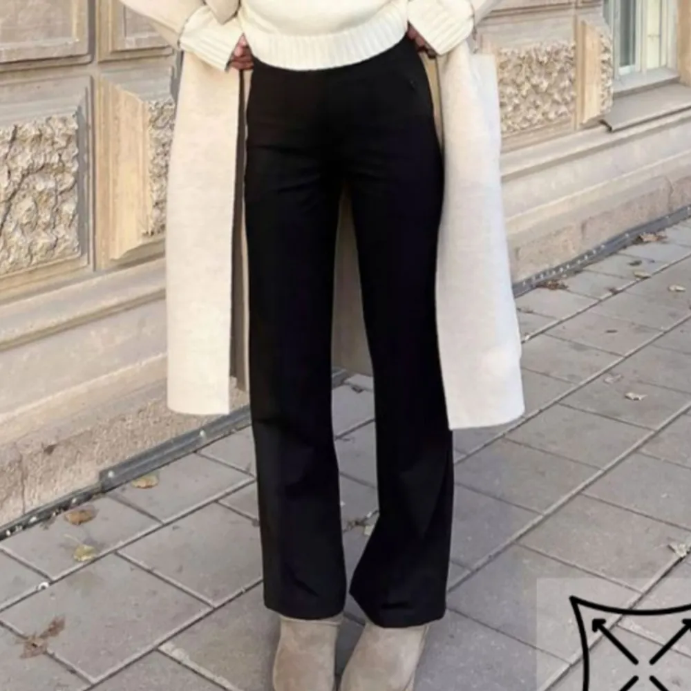 Svarta byxor från Madlady. Storlek Xs/Regular💗. Jeans & Byxor.