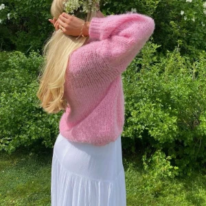 Stickad tröja - Jättefin knappt använd rosa tröja. Strl S. Nypris 500