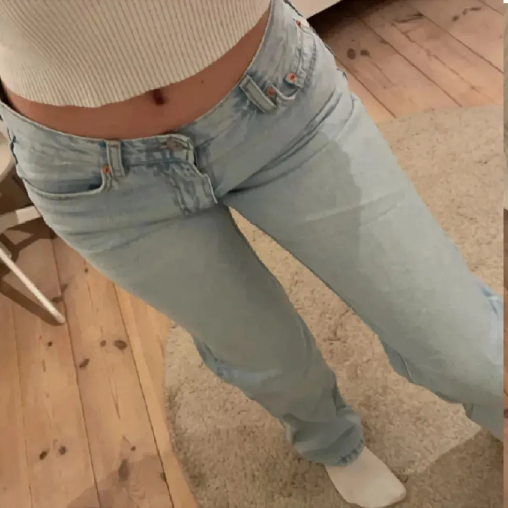Jätte fina låga jeans ifrån Gina tricot, nypris 500💕. Jeans & Byxor.