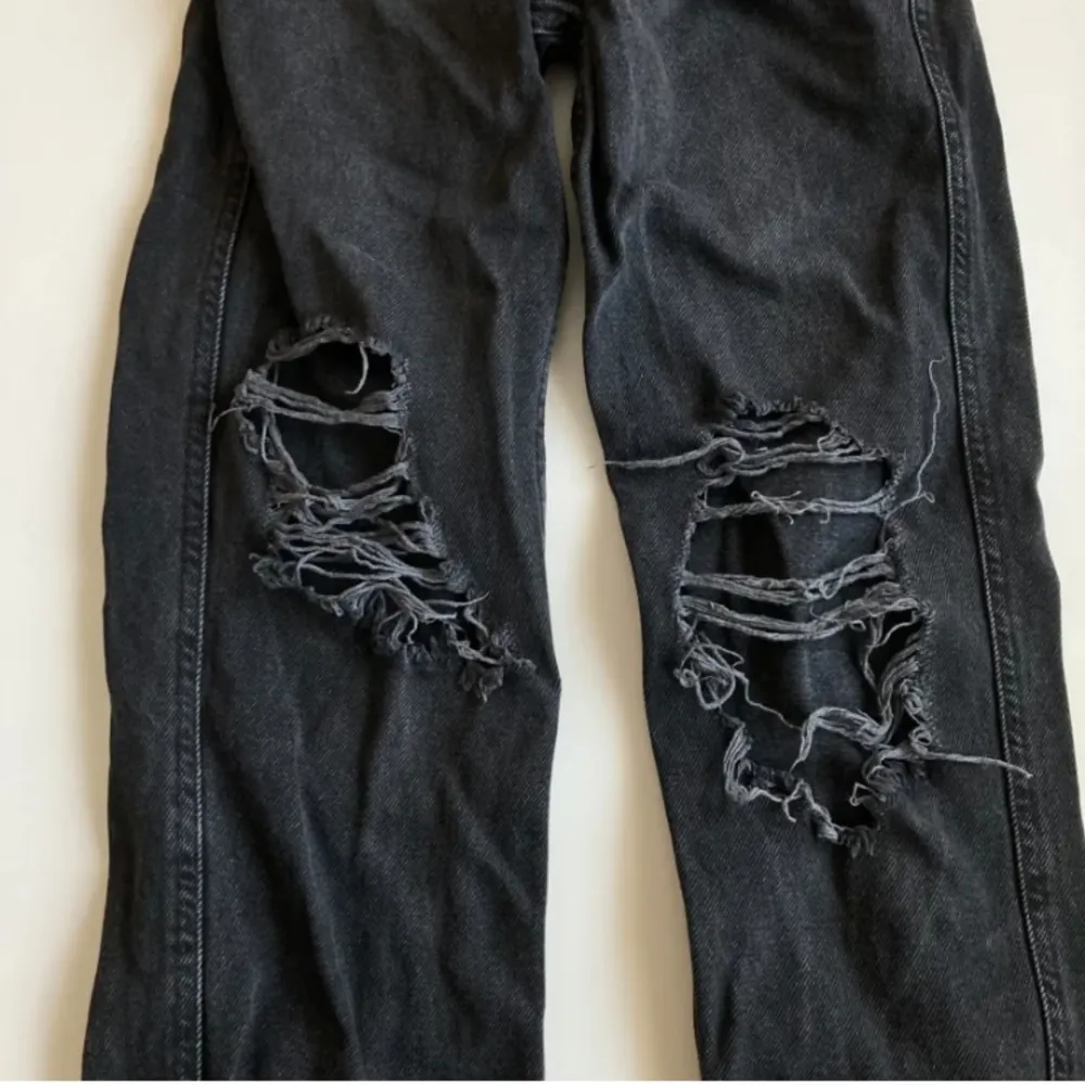 Baggy Jeans från NA-KD i storlek 32. Köparen betalar för frakten🥰❤️. Jeans & Byxor.