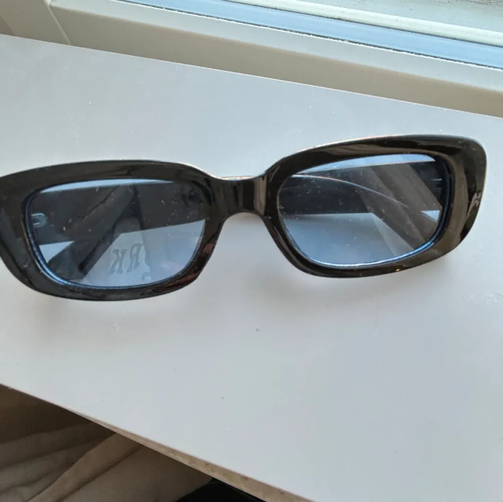 Snygga solglasögon med blått glas❤️ Aldrig använda bara testade❤️ . Accessoarer.