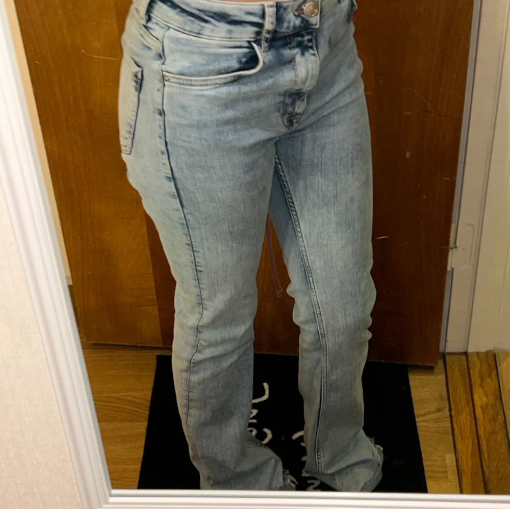 Bootcut jeans från zara💗. Jeans & Byxor.