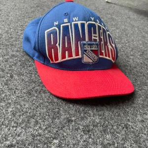 New york rangers keps från mishell & ness - Välanvänt skick. Köparen står för frakt och kan samfrakta😌