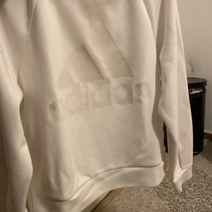 Äkta adidas tröja - S som ny anvät minst 3 gånger 