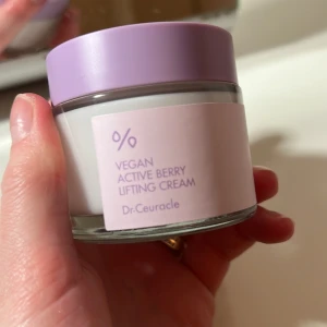 Vegan Active Berry Lifting Cream  - Vegan Active Berry Lifting Cream från Glowid