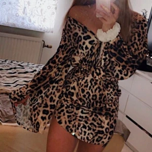 Klänning  - Leopard klänning, fint skick 