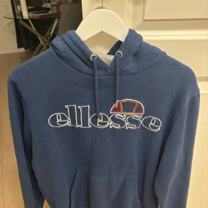 Ellesse hoodie + mjukisar (tracksuit) - Fint skick på dem. Storlek L