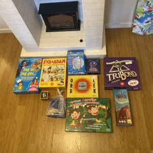 Kartong med spel - 9st spel. 