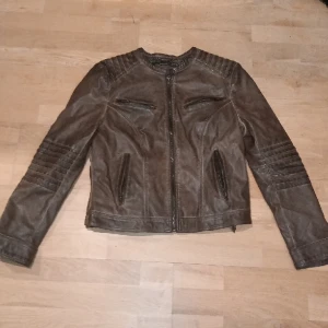 Livelo skinnjacka - Mammas gamla jacka som hon inte vill behålla.