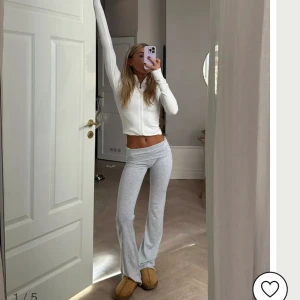 Lågmidjade mjukisbyxor  - Aldrig använda så i mycket bra skick! Pris är diskuterbart! 🤍