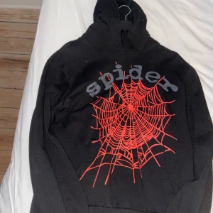 Sp5der hoodie Spider  - Säljer då den inte kommer till användning längre. Pris kan diskuteras vid snabb affär.
