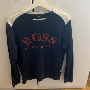 Hugo Boss tröja - Säljer den hära Hugo Boss tröjan Storlek S