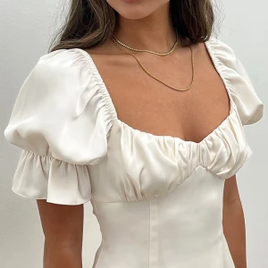 Nakd miniklänning  - Klänning från Nakd 💓Använd  1 gång. Färgen är naturvit! 