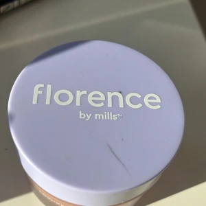 Florence by mills peel of ansiktsmask - Jag säljer denna eftersom att jag inte har använt den och kommer nog inte att göra! Jag testade den 1 gång och den är väldigt bra💜