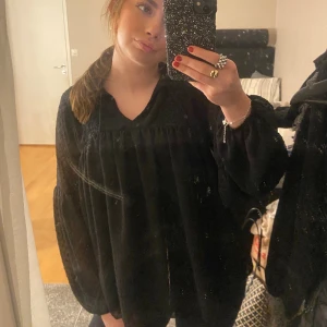 Blus  - Jättefin blus jag köpt på öland, knappt använd 💗