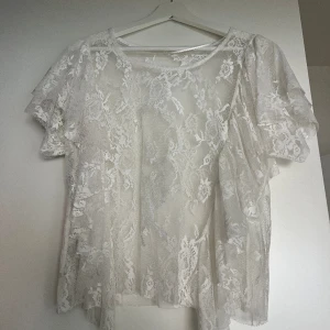Spetsblus - Fin spetsblus, passar mig som är s/m.