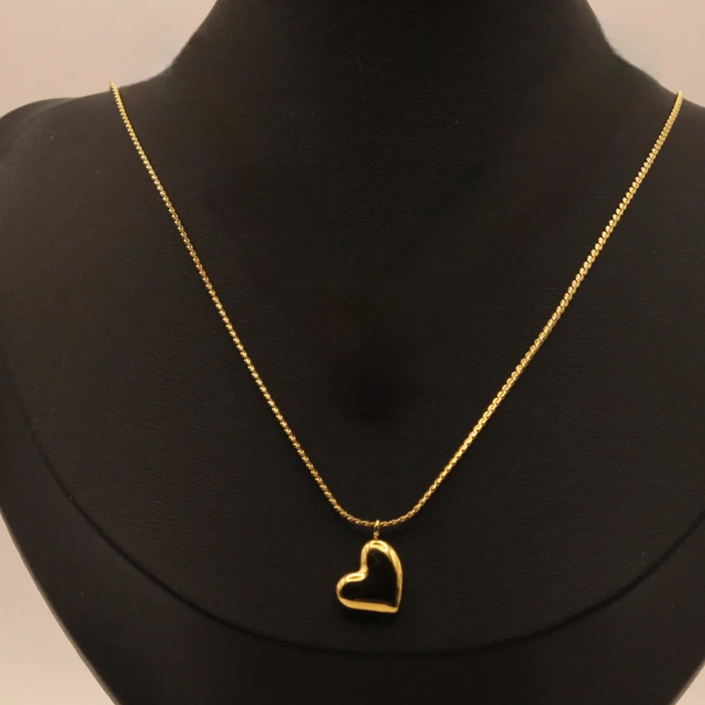 Chain Lenght - 18” plus 5cm extender Stainless Steel Necklace feauturing Dainty Heart . Accessoarer.