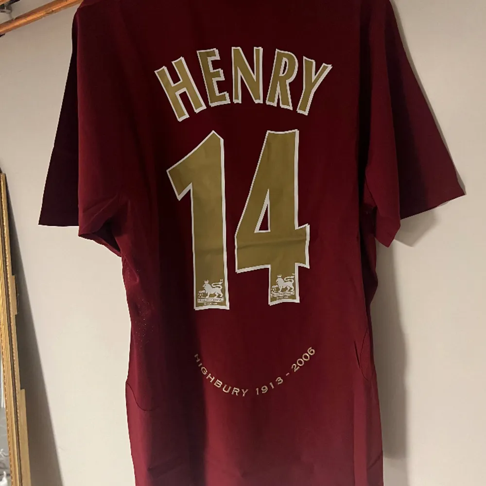 Henry retro tröja oanvänd storlek L . T-shirts.