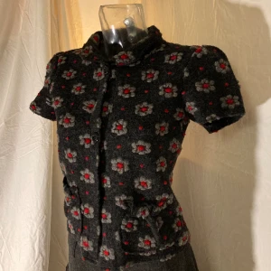 Kortärmad kofta/bolero - Kortärmad kofta I ull. Storlek S.