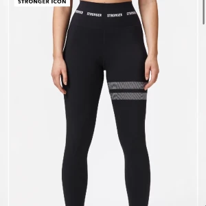 Stronger tights - Säljer dessa stronger tighs som jag vuxit ur och inte andvänt på flera år. Dom är i andväntbart skick och väldigt små i storleken💕💕dock har lite av det vita försvunnit därav priset, nypris 900, säljer för 400+frakt. Pris kan diskuteras