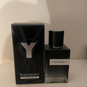 Ysl Eau de parfum - 90% kvar köpt på kicks är 60ml