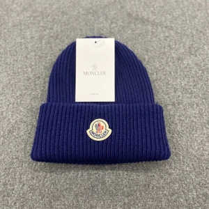Moncler mössa  - Moncler beanie✅ Size: one size Quality: 10/10 brand new Skriv i dm för pris.