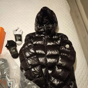 Moncler maya - Väldigt bra kvalitet och den är som ny