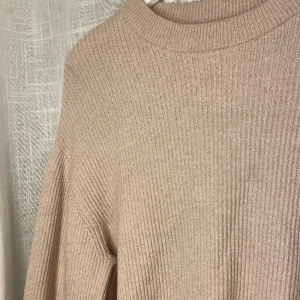 Stickad tröja - Beige stickat tröja från Pull&bear!