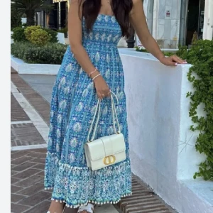 Långklänning  - Jätte fin långklänning från zara, storlek m men passar s🤍