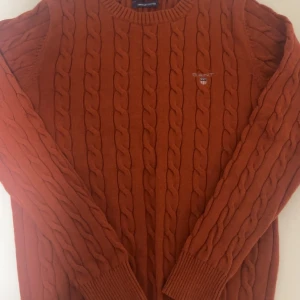 Gant tröja - Väldigt fin gang tröja i storlek xs. Den är knappt använd och i perfekt skick. Ny pris 1500kr. Kan gå billigare vid snabb affär. 