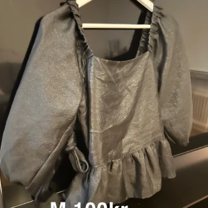 Fin blus - I bra skick, använt enstaka gånger. 