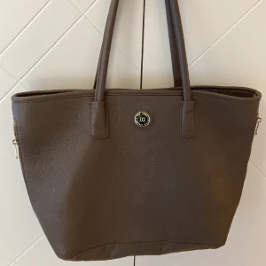 Don Donna väska  - Säljer den här väskan då den inte kommer till användning💕