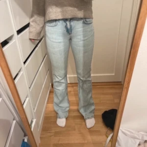 Pull and bear jeans  - Använda några gånger men ser som nya ut, super snygga och low waist